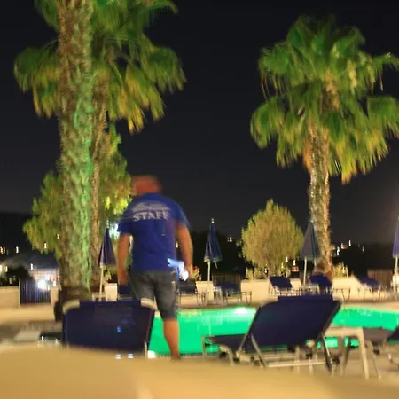 מלון Blue Fountain